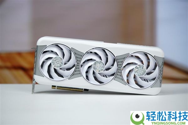 背板能当镜子,影驰RTX 5070星曜LUNA OC图赏