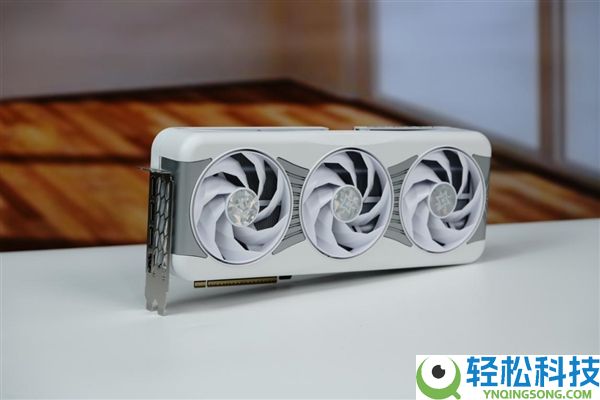 背板能当镜子,影驰RTX 5070星曜LUNA OC图赏