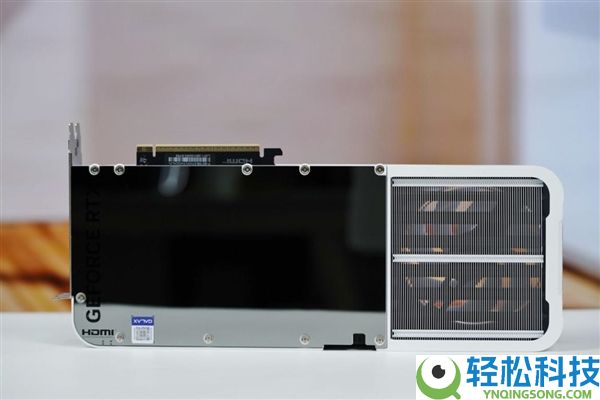 背板能当镜子,影驰RTX 5070星曜LUNA OC图赏