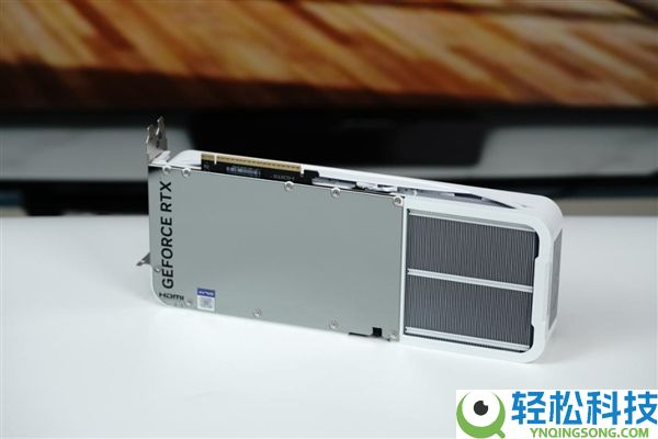 背板能当镜子,影驰RTX 5070星曜LUNA OC图赏