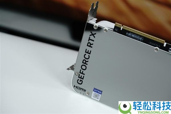 背板能当镜子,影驰RTX 5070星曜LUNA OC图赏