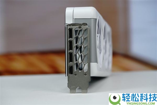 背板能当镜子,影驰RTX 5070星曜LUNA OC图赏