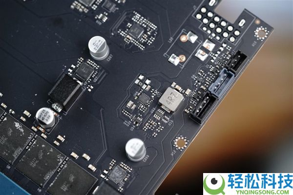 背板能当镜子,影驰RTX 5070星曜LUNA OC图赏