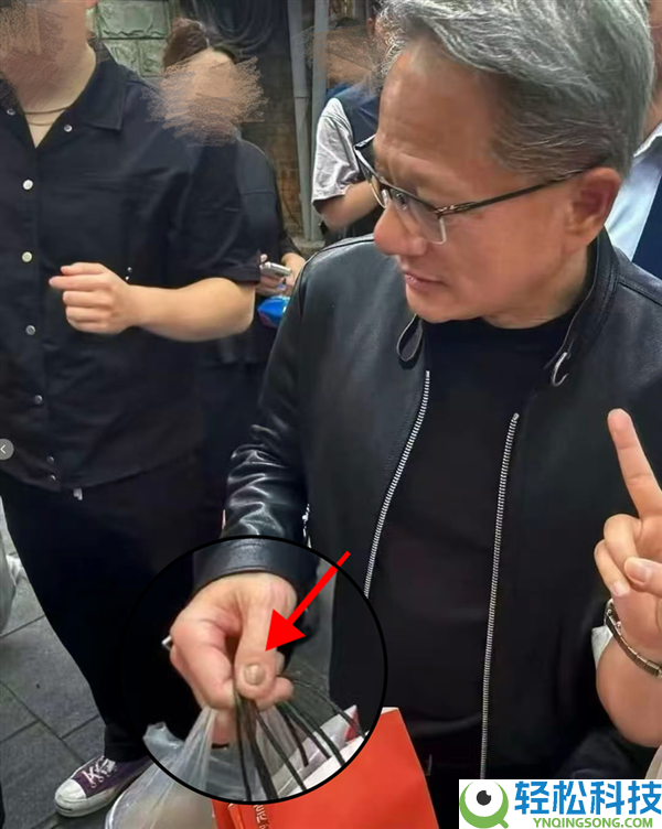 科技大佬也躲不外,黄仁勋的指甲被网友云诊断成灰指甲 大夫回应