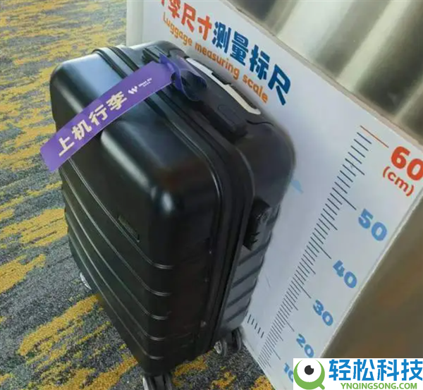 20寸行李箱登机要付费了,航司回应：少数廉航已不答应经济舱旅客收费携带