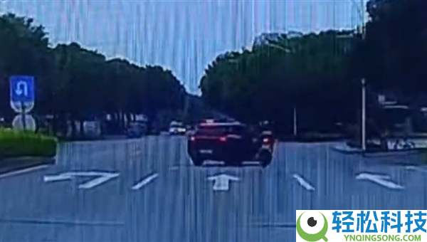 SUV倏忽高出三车道右转 直行摩托车躲闪不急碰撞：骑手无了