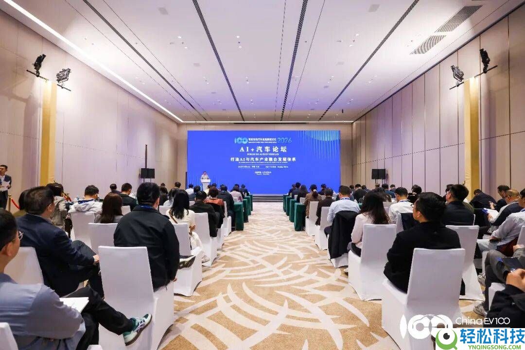 大模子赋能智能座舱：从同质化困局迈向自动效劳新时期